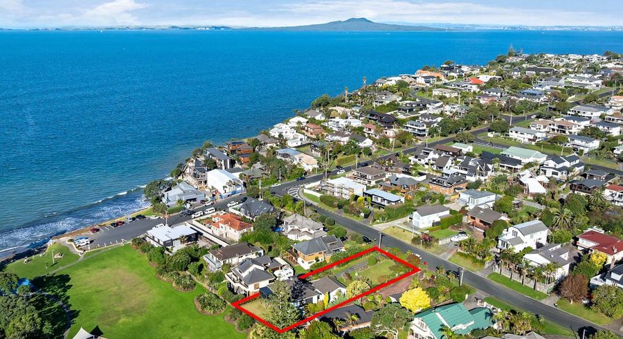  at 3 Sandown Road, Rothesay Bay, North Shore City, Auckland
