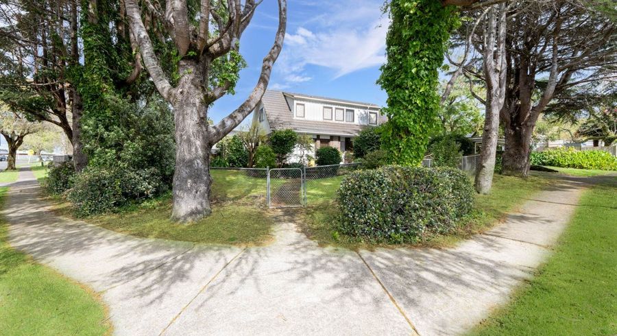  at 2 Yarra Place, Botany Downs, Manukau City, Auckland
