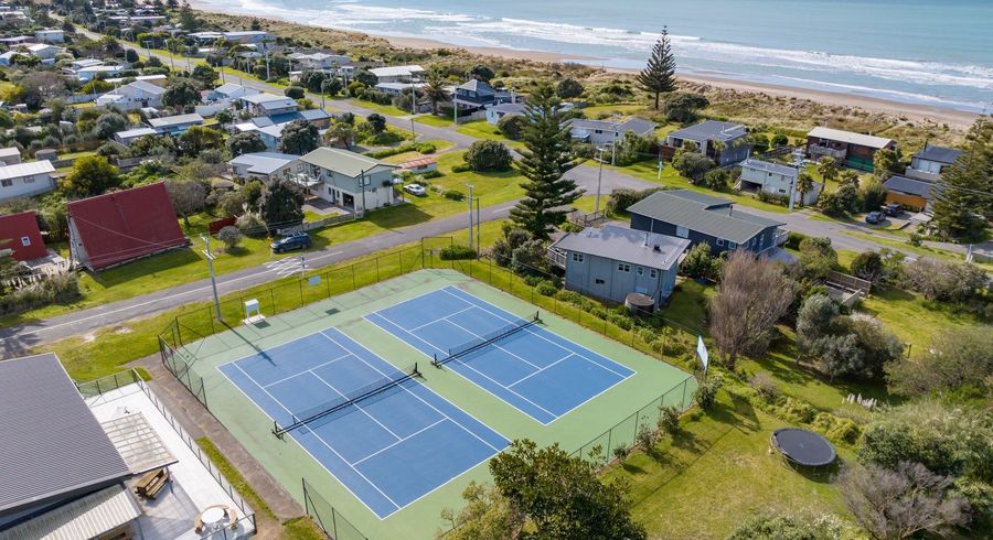  at 90 Pinedale Crescent, Riversdale Beach