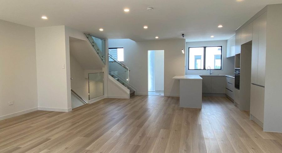  at 11/12 Onewa Road, Northcote, North Shore City, Auckland