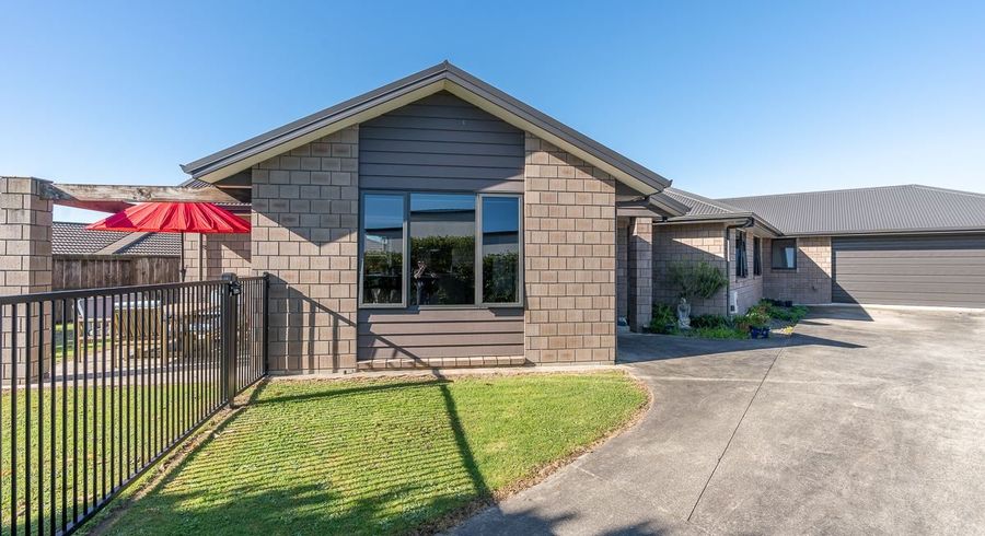  at 15 Cole Thomas Place, Huntington, Hamilton
