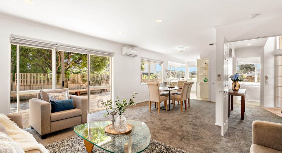  at 2/62 Orangewood Drive, Northpark, Auckland