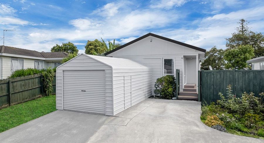  at 2/10 Norrie Smith Avenue, Flat Bush, Manukau City, Auckland