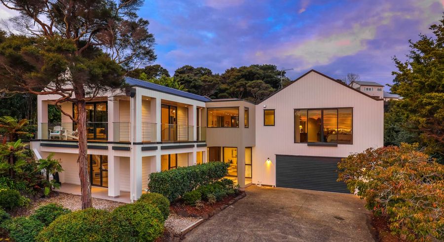  at 8 The Knoll, Greenhithe, Auckland