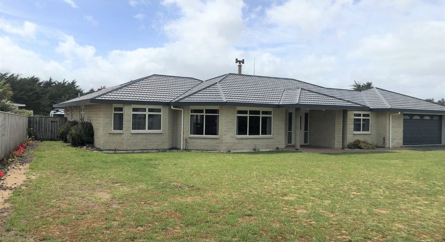  at 44 Kent Avenue, Waitarere Beach, Levin