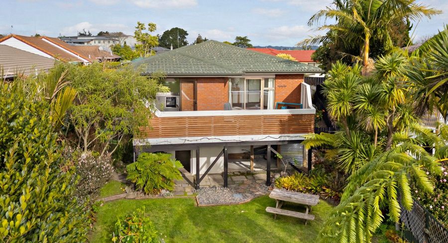  at 2/6 Annette Avenue, Te Atatu South, Auckland
