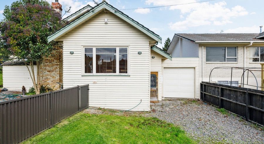  at 32 Forest Lake Road, Forest Lake, Hamilton, Waikato