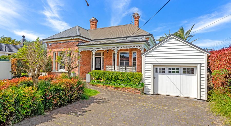  at 14 Eversleigh Road, Belmont, Auckland