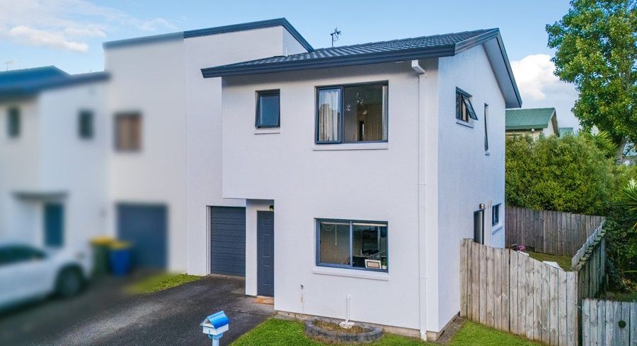  at 9 Butia Avenue, Henderson, Waitakere City, Auckland