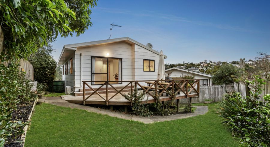  at 2/19 Greenvalley Rise, Glenfield, North Shore City, Auckland