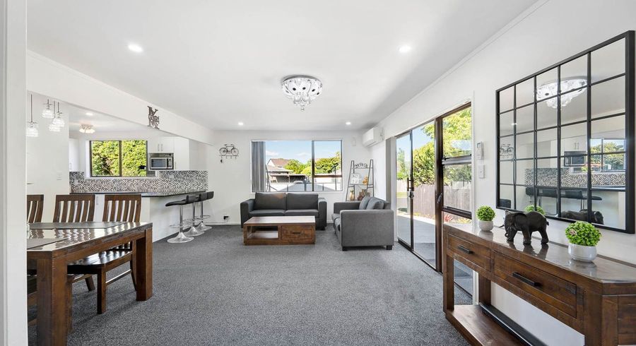  at 1/56 Challen Close, Conifer Grove, Takanini