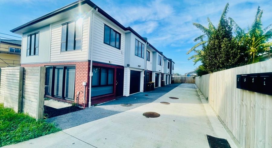  at 10D Benton Place, Manurewa, Manukau City, Auckland