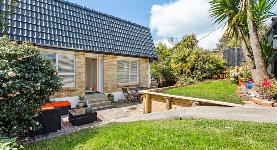  at 2/137 Rangatira Road, Beach Haven, Auckland