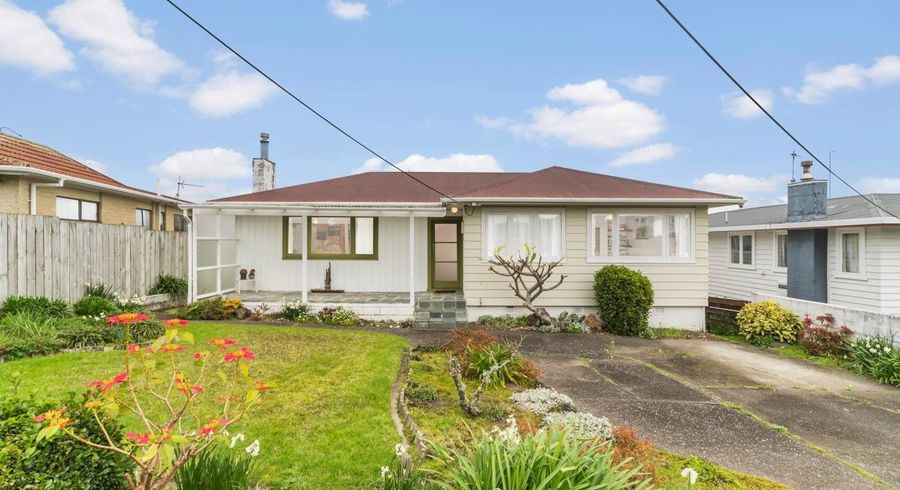  at 8 Roberts Road, Glenfield, North Shore City, Auckland