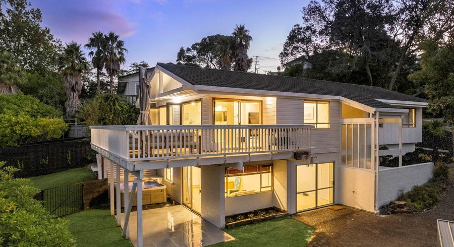  at 42 Deuxberry Avenue, Northcote, Auckland