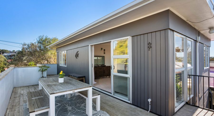  at 1/94 Chivalry Road, Glenfield, North Shore City, Auckland