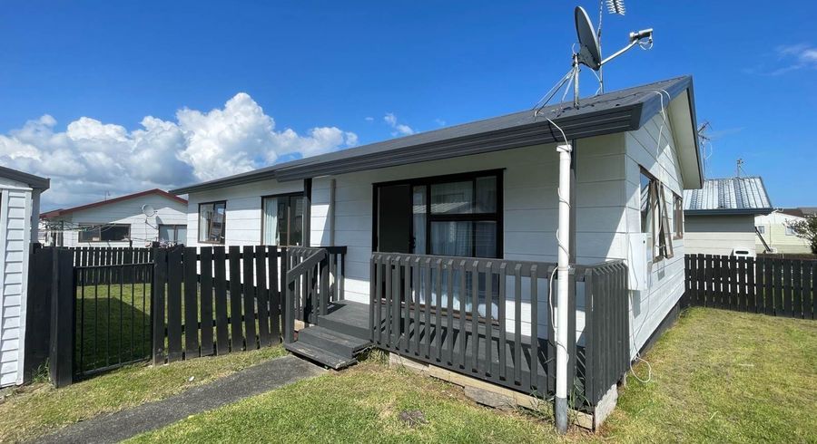  at 2/11 Foxlaw Street, Randwick Park, Manukau City, Auckland