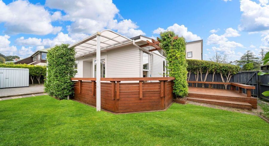  at 1/1 Tyne Road, Forrest Hill, North Shore City, Auckland