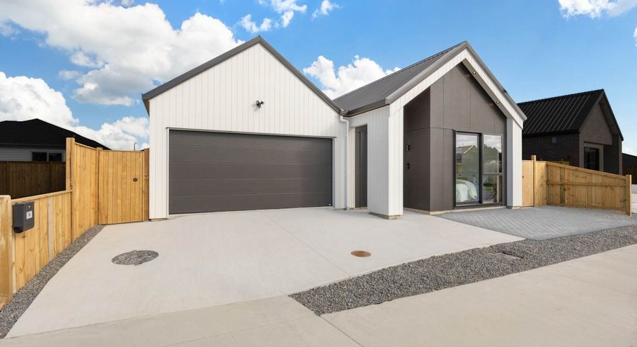  at 14 Putahi Crescent, Opaheke, Papakura, Auckland