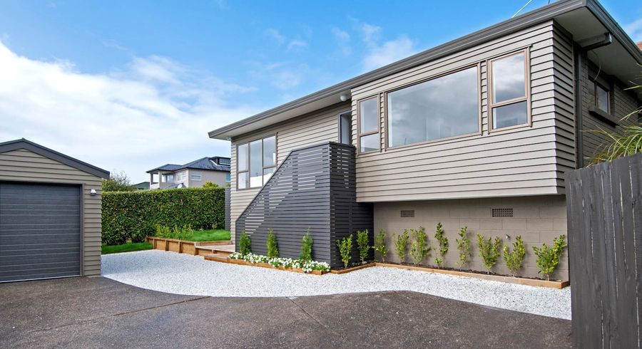  at 2/36 BROWNS BAY RD, Rothesay Bay, Auckland