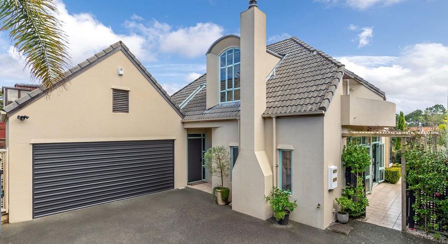  at 2/110 Aberdeen Road, Campbells Bay, Auckland