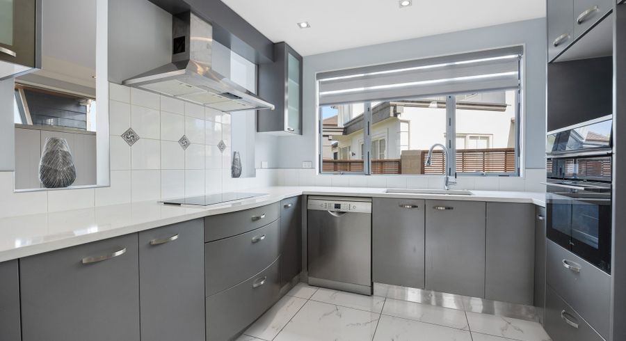  at 10 Lupetti Rise, West Harbour, Waitakere City, Auckland