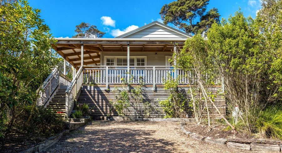  at 117 Queens Drive, Oneroa, Waiheke Island, Auckland