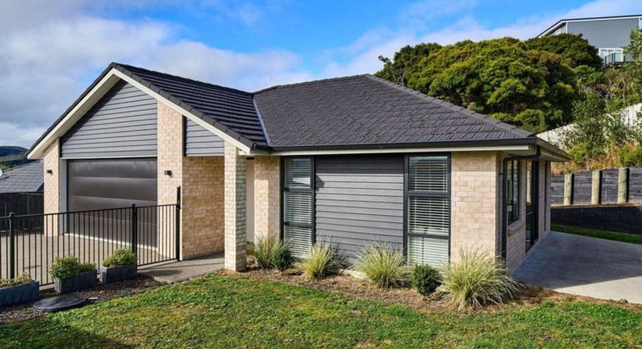  at 6 Topsail Way, Whitby, Porirua