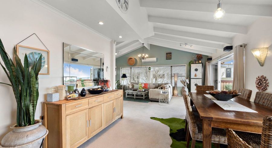  at 6 Manhattan Heights, Glendene, Auckland