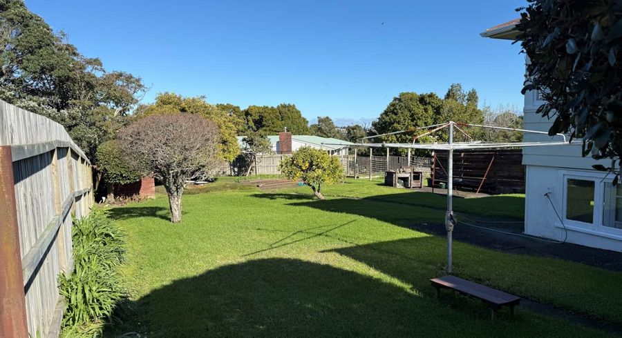  at 8 Roberts Road, Glenfield, Auckland