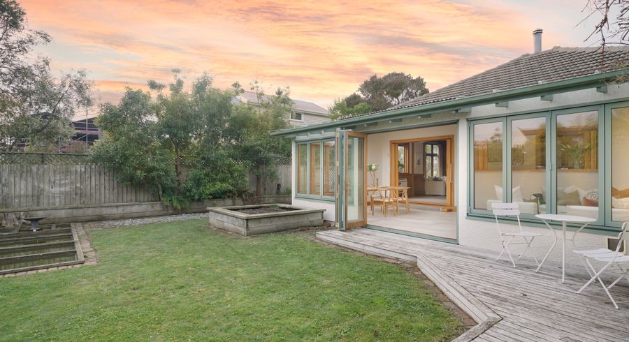  at 4 Cliff Street, Moncks Bay, Christchurch