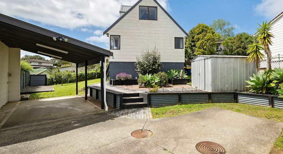  at 2/8 Sunward Rise, Glenfield, North Shore City, Auckland