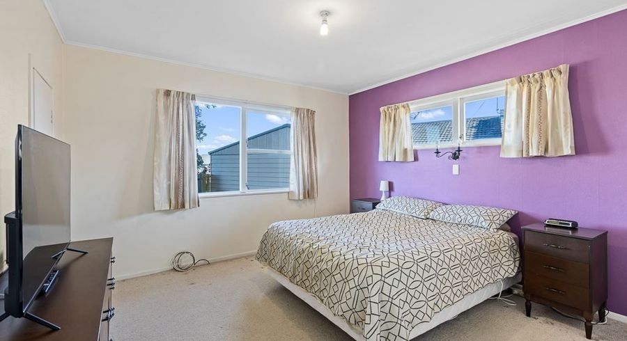  at 6 Diana Drive, Glenfield, Auckland