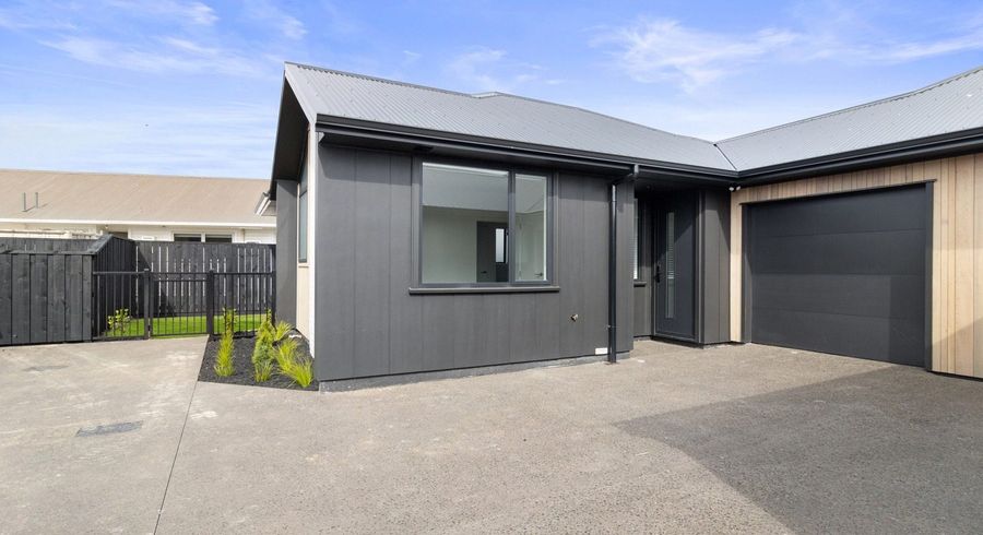  at 2/4 Duncan Road, St Andrews, Hamilton
