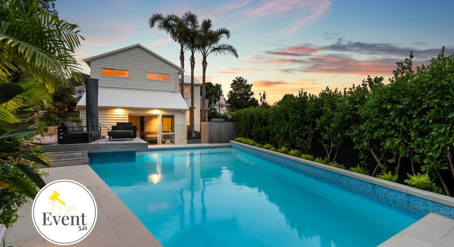  at 2/1 Gray Crescent, Torbay, North Shore City, Auckland