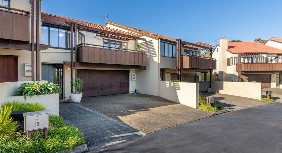  at 10/8 Tobago Place, Sunnynook, Auckland