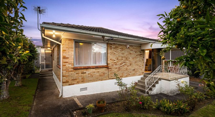  at 1/71 Royal View Road, Te Atatu South, Waitakere City, Auckland