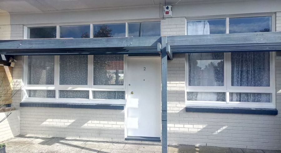  at 2/251 Pilkington Road, Point England, Auckland