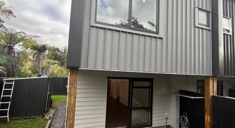  at 4E Wattle Road, Sunnyvale, Waitakere City, Auckland