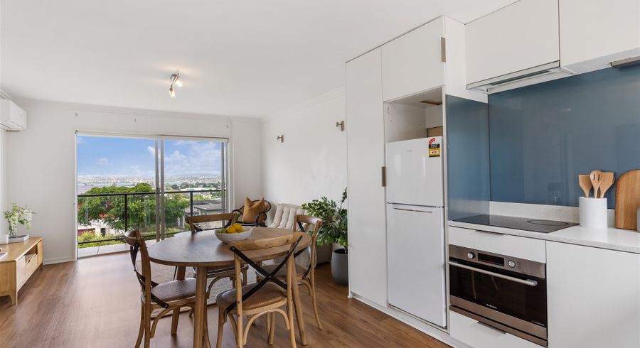  at 4/9 Strong Street, St Johns, Auckland