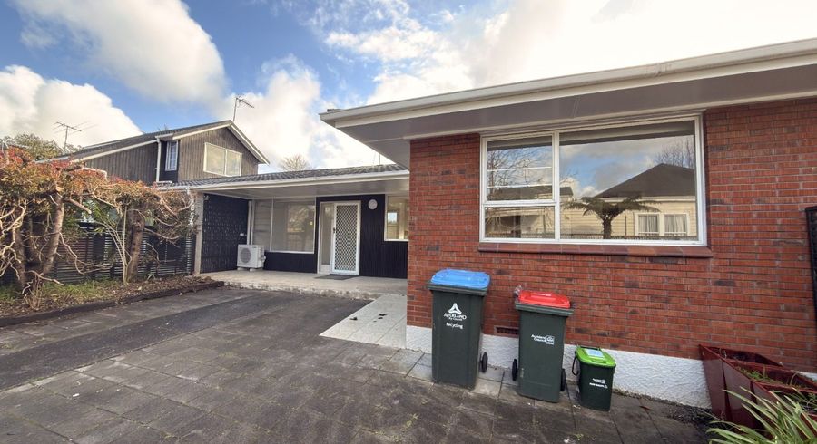  at 2/8 Atherton Road, Epsom, Auckland City, Auckland