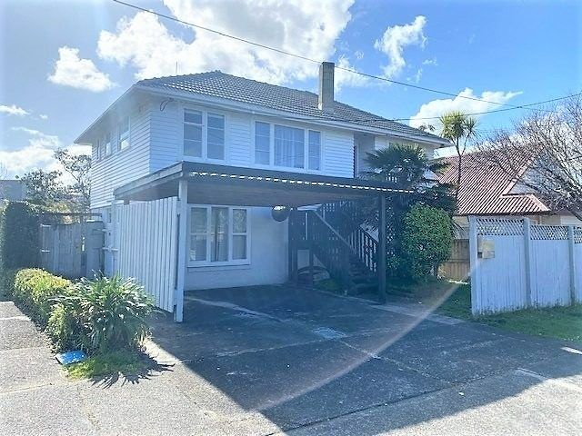  at 33 Matipo Road, Mairangi Bay, North Shore City, Auckland