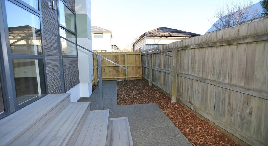  at 2/215 Peterborough Street, City Centre, Christchurch City, Canterbury