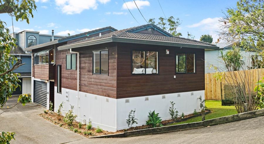  at 2/15 Glenvar Road, Torbay, North Shore City, Auckland