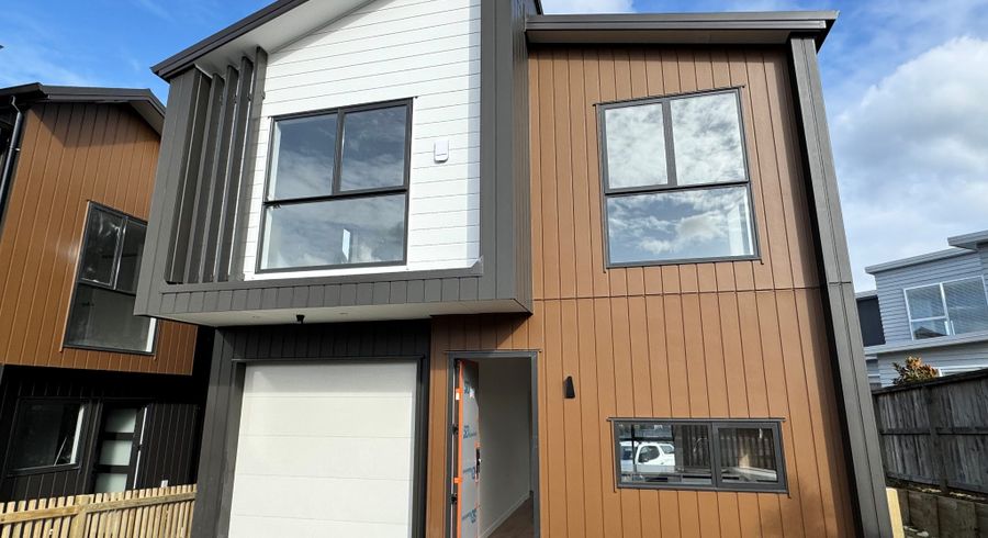  at 1 Tawatawa St--On Mon 16th June at 5:00-5:20pm, Long Bay, North Shore City, Auckland