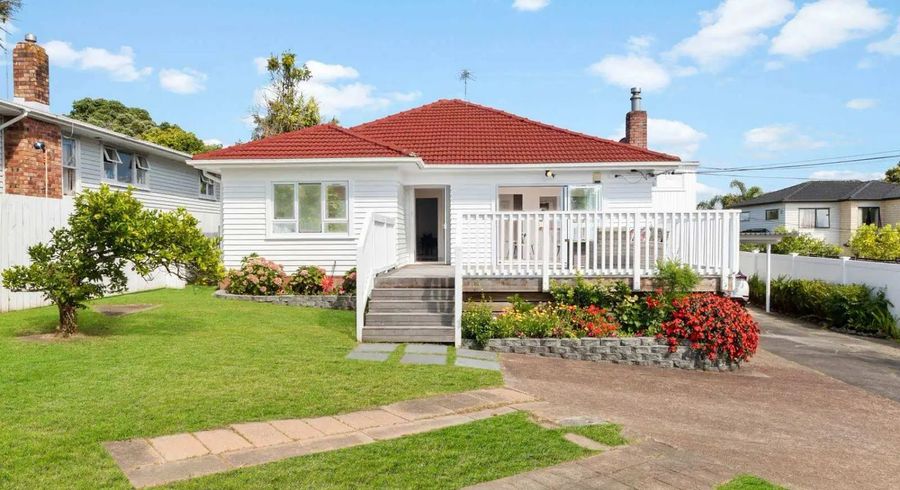  at 98 Lynwood Road, New Lynn, Auckland