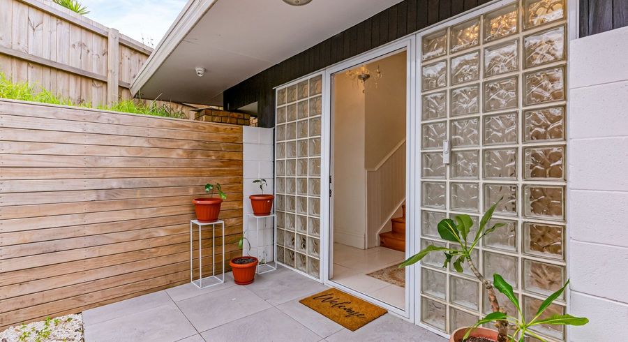  at 6 Mahinga Place, Massey, Waitakere City, Auckland