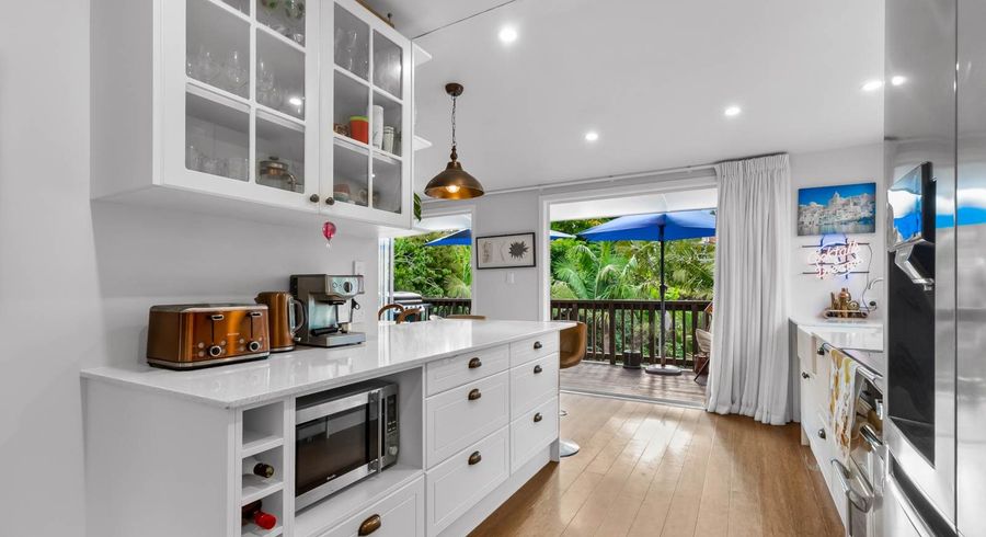  at 860  Beach Road, Waiake, North Shore City, Auckland
