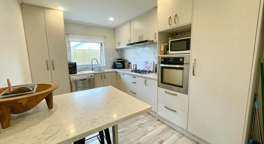  at 2 Silverstone Place, Henderson, Auckland