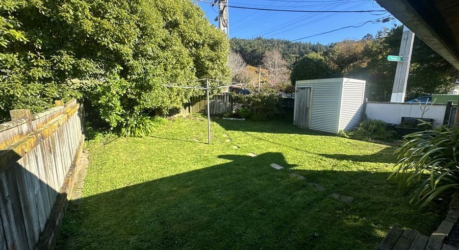  at 4/89 Pinehaven Road, Pinehaven, Upper Hutt, Wellington